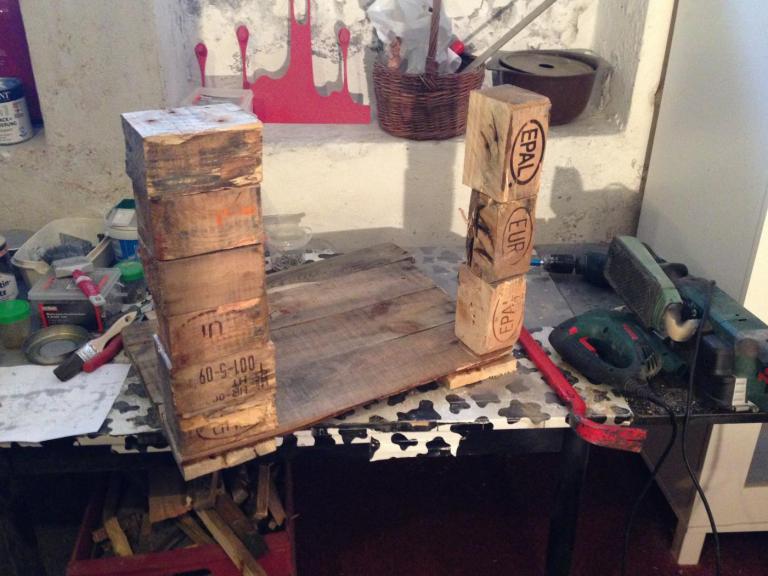 Badezimmerschrank: Waschbecken-Unterschrank aus Palettenholz