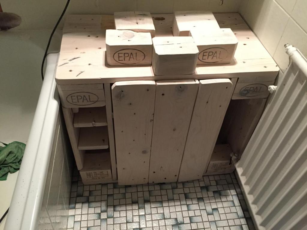 Waschbecken-Unterschrank: Badezimmerschrank Mk.2 aus Palettenholz